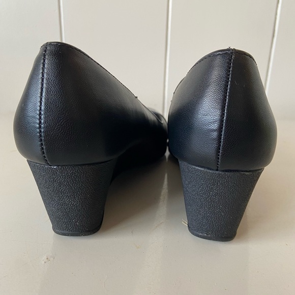 Black Shiny Toe Wedges - Picture 3 of 5